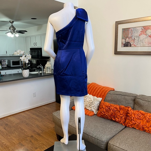❣️🆕Aidan by ADRIANNA PAPELL One Shoulder Satin Bow Cocktail Dress❣️ - Picture 8 of 11